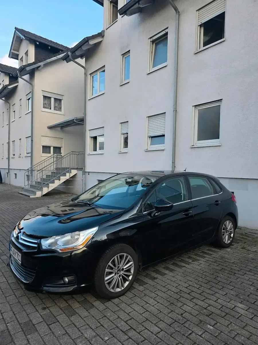 Gebraucht Citroën C4 120 PS (88 kW) 2012 Schwarz Limousine