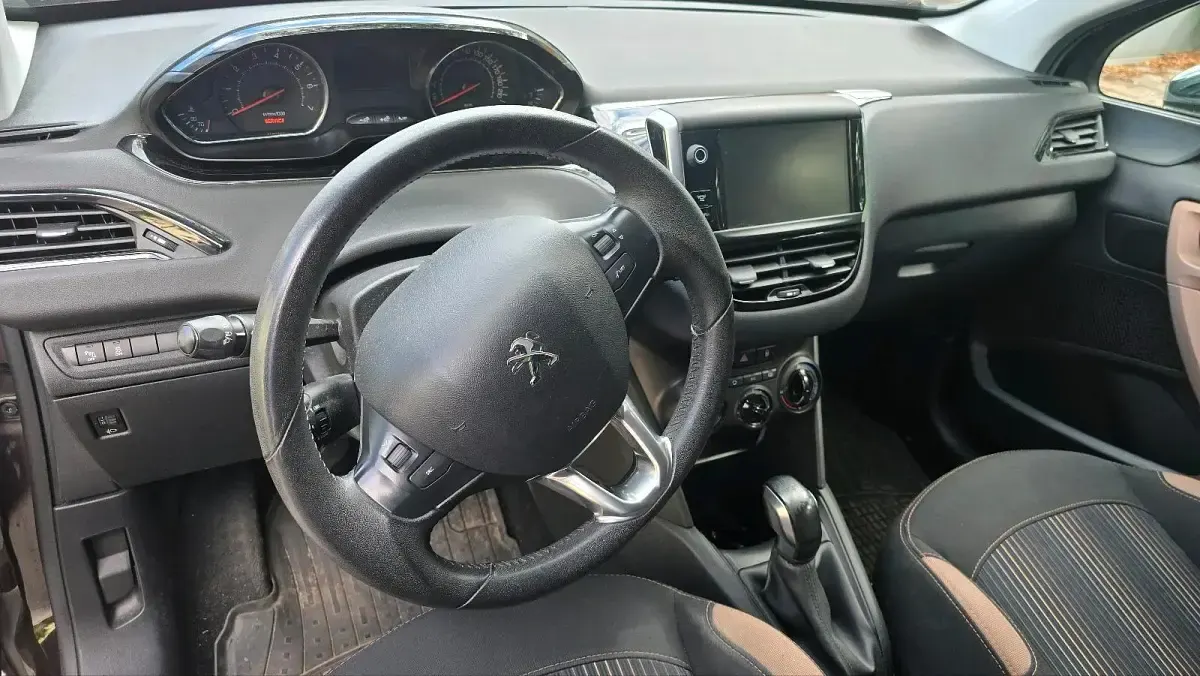 Gebraucht Peugeot 208 82 PS (60 kW) 2013 Braun Kleinwagen