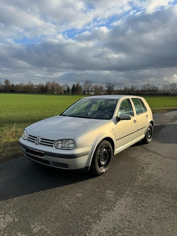 Gebraucht VW Golf IV 100 PS (73 kW) 1998 Silber Kleinwagen
