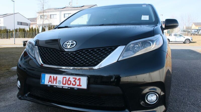 Schwarz Gebraucht 2017 Toyota Sienna Van / Kleinbus | 28.999 € - Bild 1/4