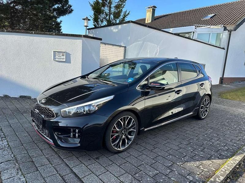 Gebraucht Kia Ceed GT-Challenge 204 PS (150 kW) 2014 (1k) zilinaschwarz met. Kleinwagen