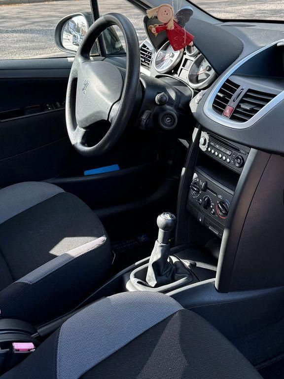 Gebraucht Peugeot 207 Filou 95 PS (69 kW) 2008 Schwarz Limousine