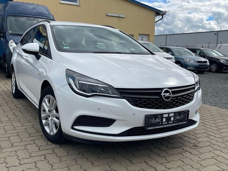 Weiß Gebraucht 2017 Opel Astra Selection Kombi | 6.899 € (Guter Preis) - Bild 1/4