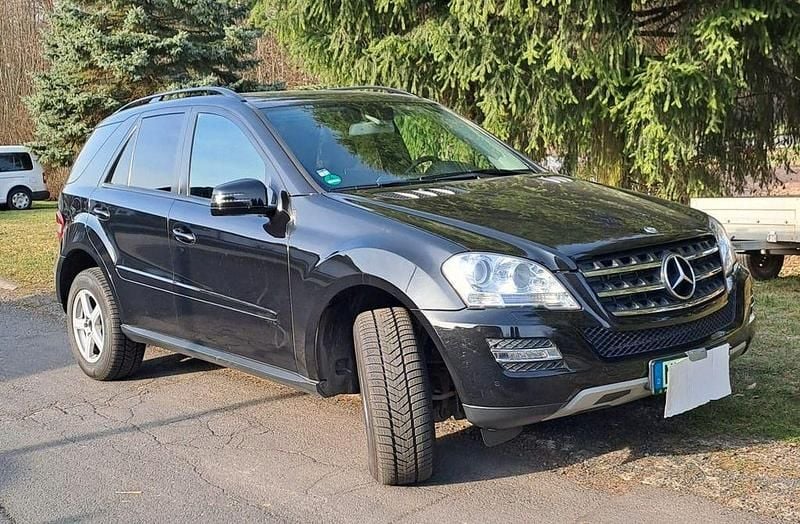 Gebraucht Mercedes ML350 231 PS (169 kW) 2010 Schwarz SUV