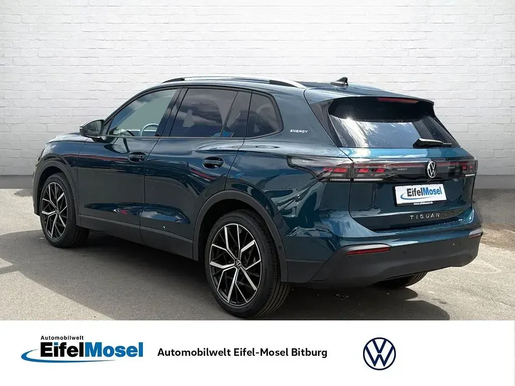 Neu VW Tiguan Life 150 PS (110 kW) 2026 Blau SUV