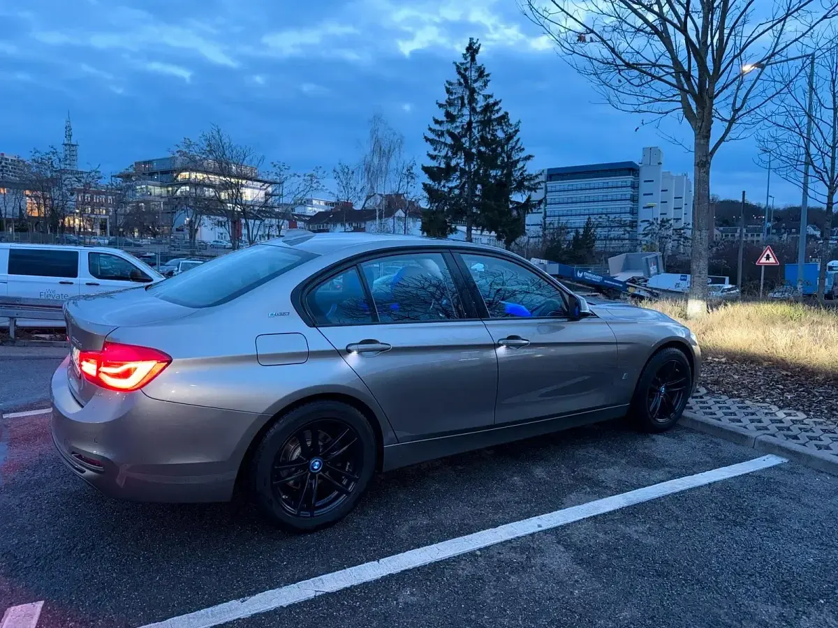 Käytetty BMW 330e iPerformance 252 HP (185 kW) 2017 Andere farben Sedan