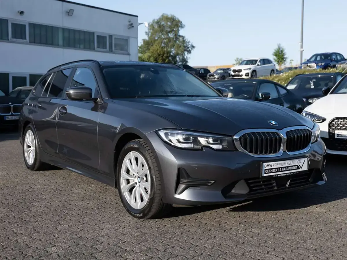 Gebraucht BMW 330 Advantage 286 PS (210 kW) 2021 Grau Kombi
