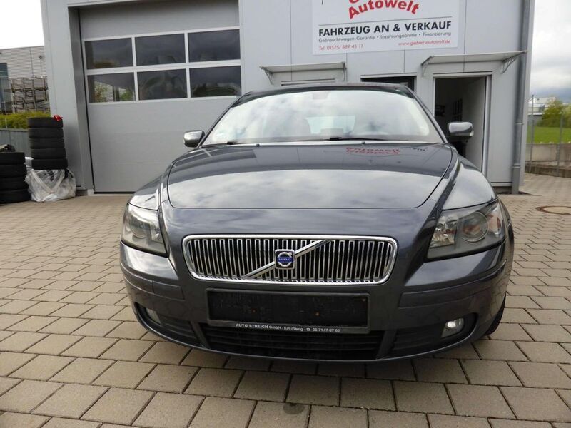 Grau Gebraucht 2006 Volvo V50 Kombi | 2.200 € (Superpreis) - Bild 1/4