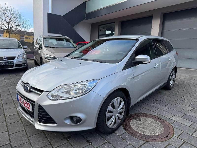 Silber Gebraucht 2011 Ford Focus Trend Kombi | 2.300 € (Guter Preis) - Bild 1/4