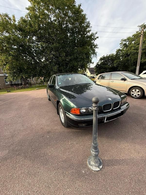 Grün Gebraucht 1999 BMW 520 Limousine | 2.500 € (Guter Preis) - Bild 1/4