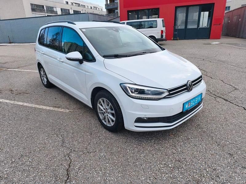 Gebraucht VW Touran 122 PS (89 kW) 2021 Weiß Van / Kleinbus