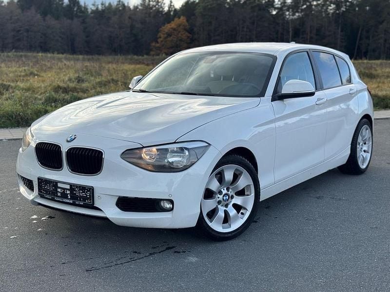 Weiß Gebraucht 2013 BMW 120 Sport Line Kleinwagen | 7.590 € (Guter Preis) - Bild 1/4