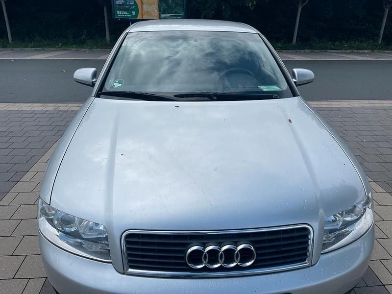 Silber Gebraucht 2002 Audi A4 Limousine | 3.000 € (Etwas zu teuer) - Bild 1/4