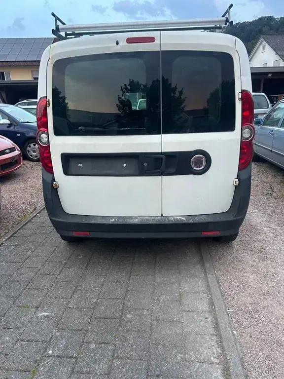 Gebraucht Fiat Doblò 101 PS (74 kW) 2010 Weiß Van / Kleinbus