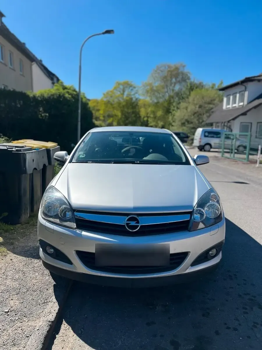 Second-hand Opel Astra 112 CP (82 kW) 2006 Argintiu Hatchback
