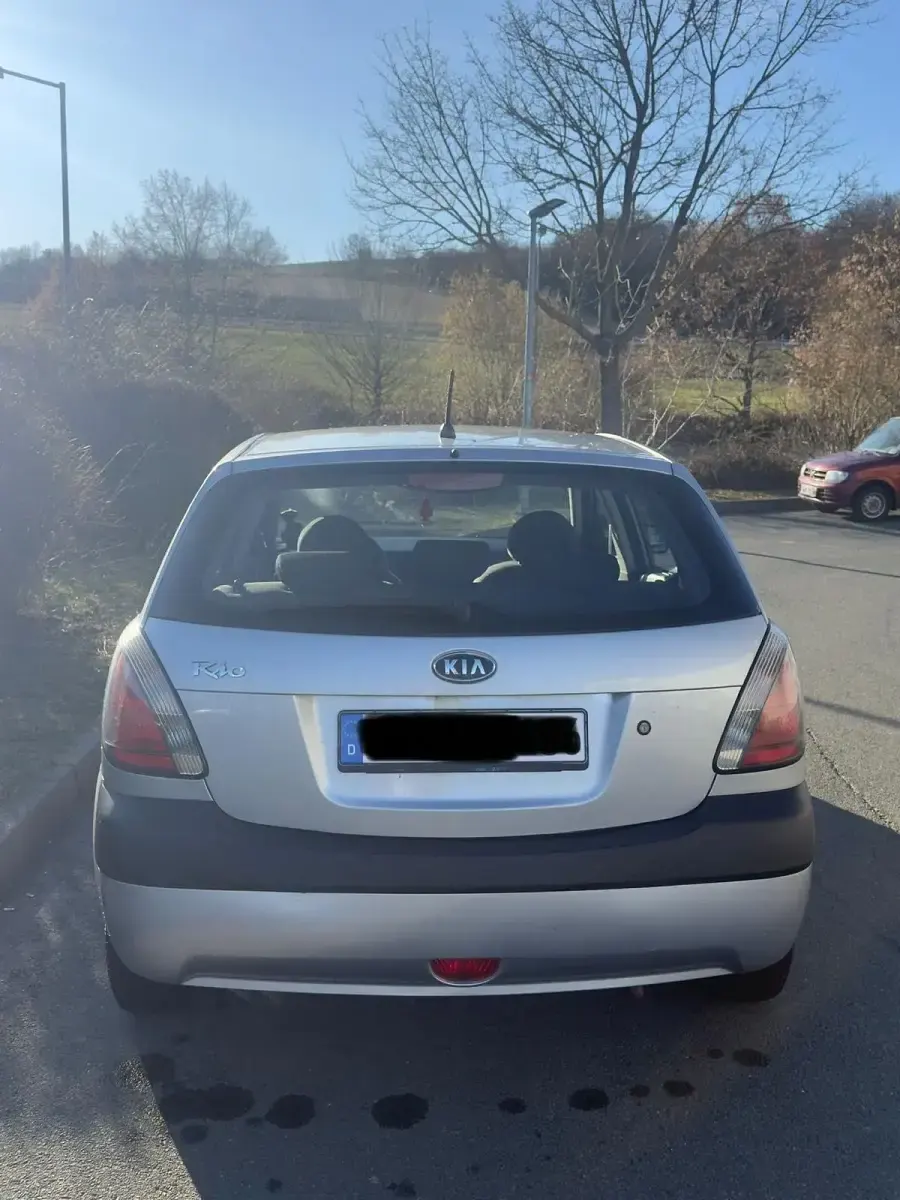 Używany Kia Rio 97 KM (71 kW) 2009 Srebrny Hatchback