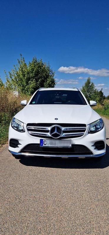 Weiß Gebraucht 2015 Mercedes GLC250 AMG line SUV | 18.500 € (Fairer Preis) - Bild 1/4