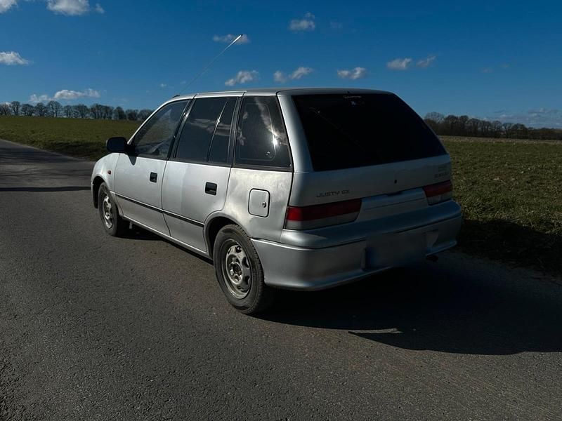 Gebraucht Subaru Justy 68 PS (50 kW) 2001 Silber Kleinwagen