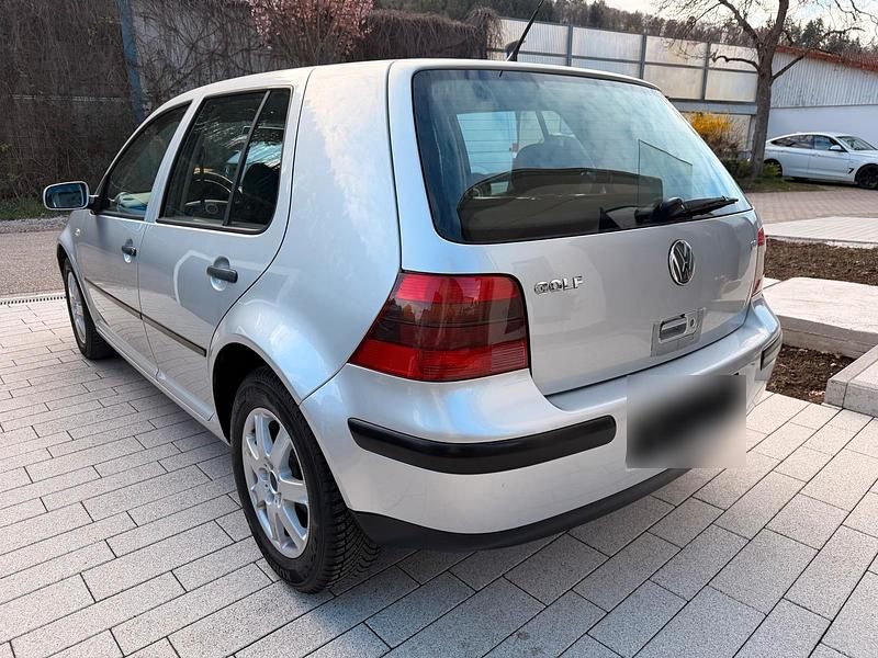 Gebraucht VW Golf IV 105 PS (77 kW) 2001 Silber Kleinwagen