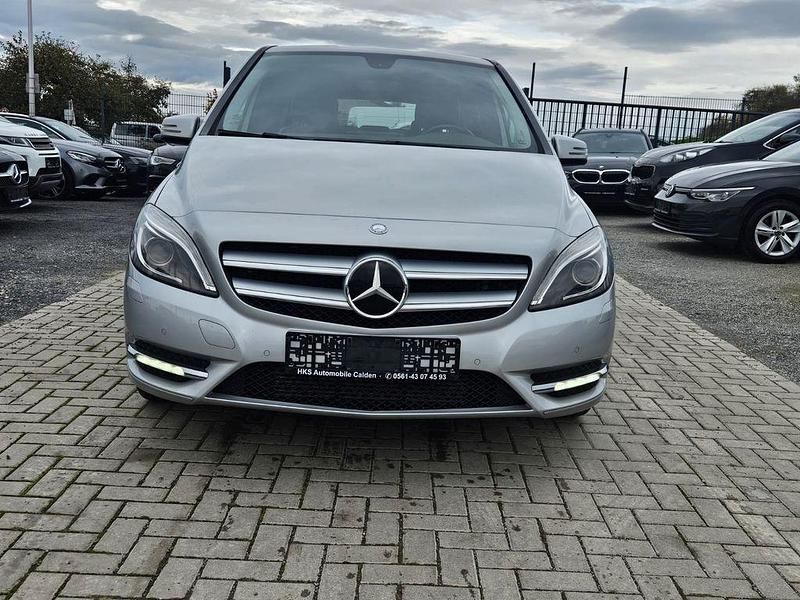 Gebraucht Mercedes B180 122 PS (89 kW) 2012 Silber Van / Kleinbus