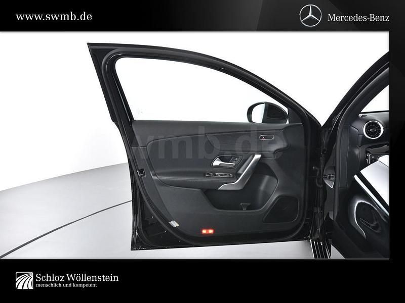 Gebraucht Mercedes A200 Progressive 163 PS (119 kW) 2025 Schwarz Limousine