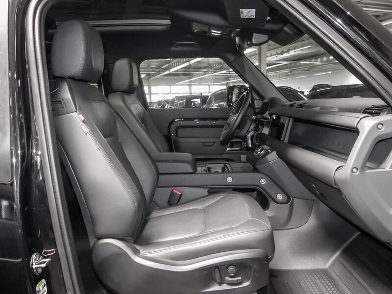 Gebraucht Land Rover Defender SE Dynamic 252 PS (185 kW) 2023 Santorini black (metallic) SUV