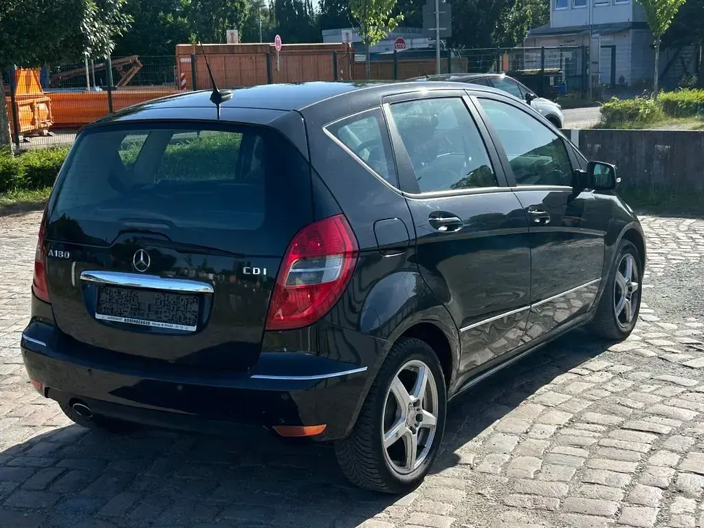 Gebraucht Mercedes A180 Avantgarde 109 PS (80 kW) 2010 Schwarz Limousine