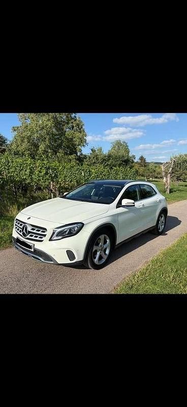 Weiß Gebraucht 2017 Mercedes GLA180 SUV | 17.300 € (Superpreis) - Bild 1/4