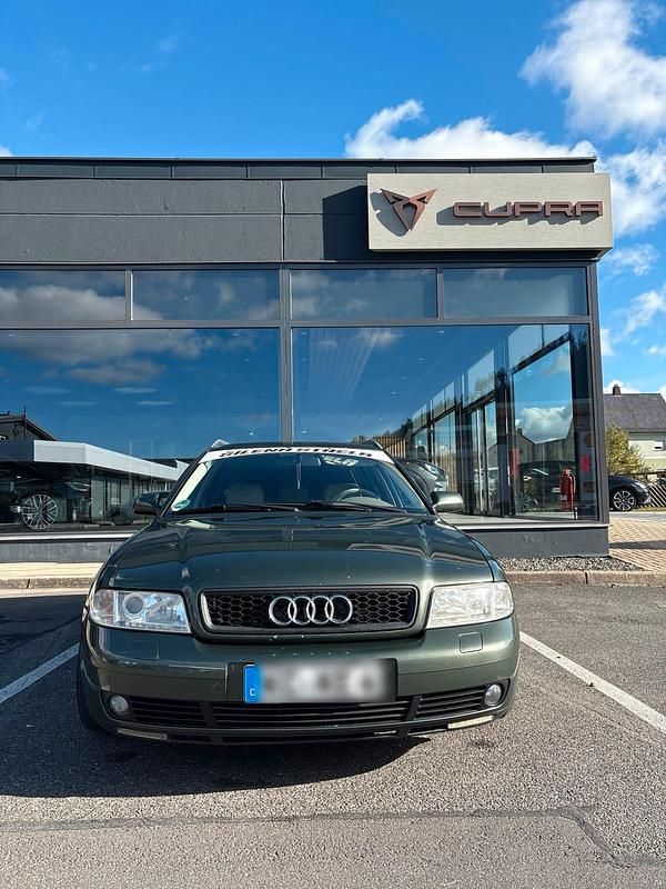 Grün Gebraucht 2001 Audi A4 Kombi | 4.500 € - Bild 1/4