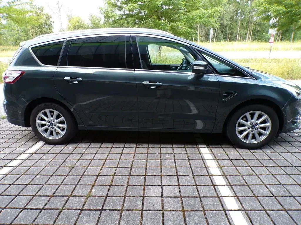 Gebraucht Ford S-MAX Titanium 160 PS (117 kW) 2017 Grün Van / Kleinbus