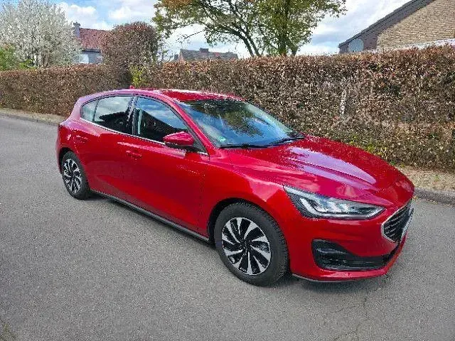 Używany Ford Focus Titanium 155 KM (114 kW) 2024 Czerwony Sedan/Limuzyna