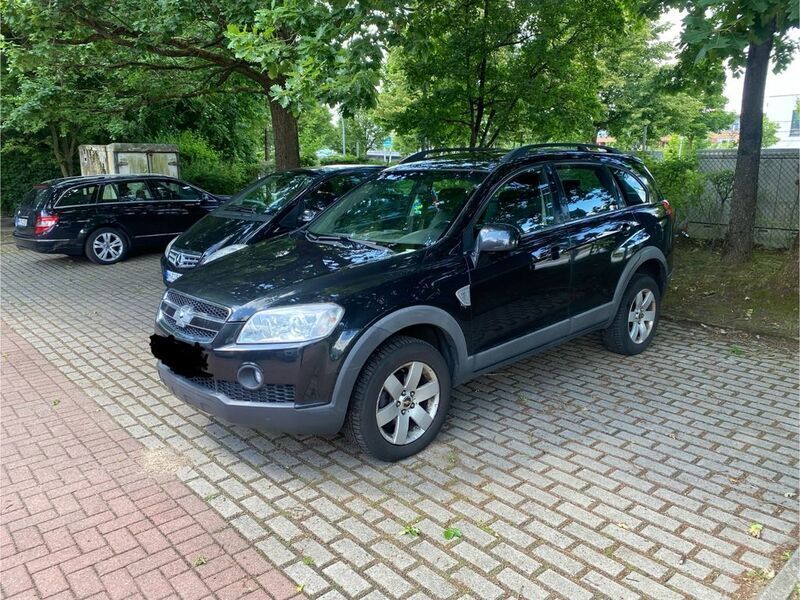 Schwarz Gebraucht 2009 Chevrolet Captiva LS SUV | 2.500 € (Superpreis) - Bild 1/4