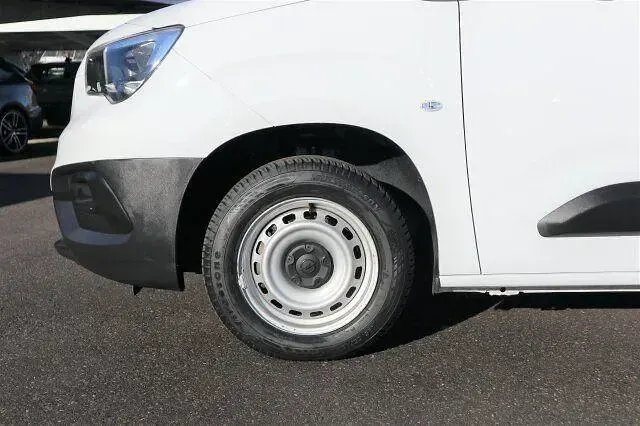 Używany Opel Combo 102 KM (75 kW) 2023 Biały Minivan