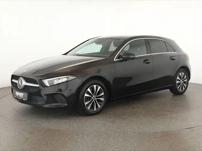 Gebraucht Mercedes A200 Progressive 163 PS (119 kW) 2021 Kosmosschwarz Limousine