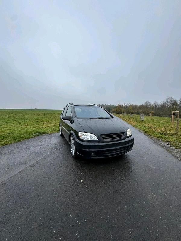 Schwarz Gebraucht 2005 Opel Zafira Edition Van / Kleinbus | 2.799 € (Fairer Preis) - Bild 1/4
