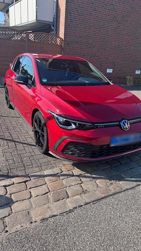 Rot Gebraucht 2021 VW Golf VIII GTI Limousine | 29.600 € (Fairer Preis) - Bild 1/4