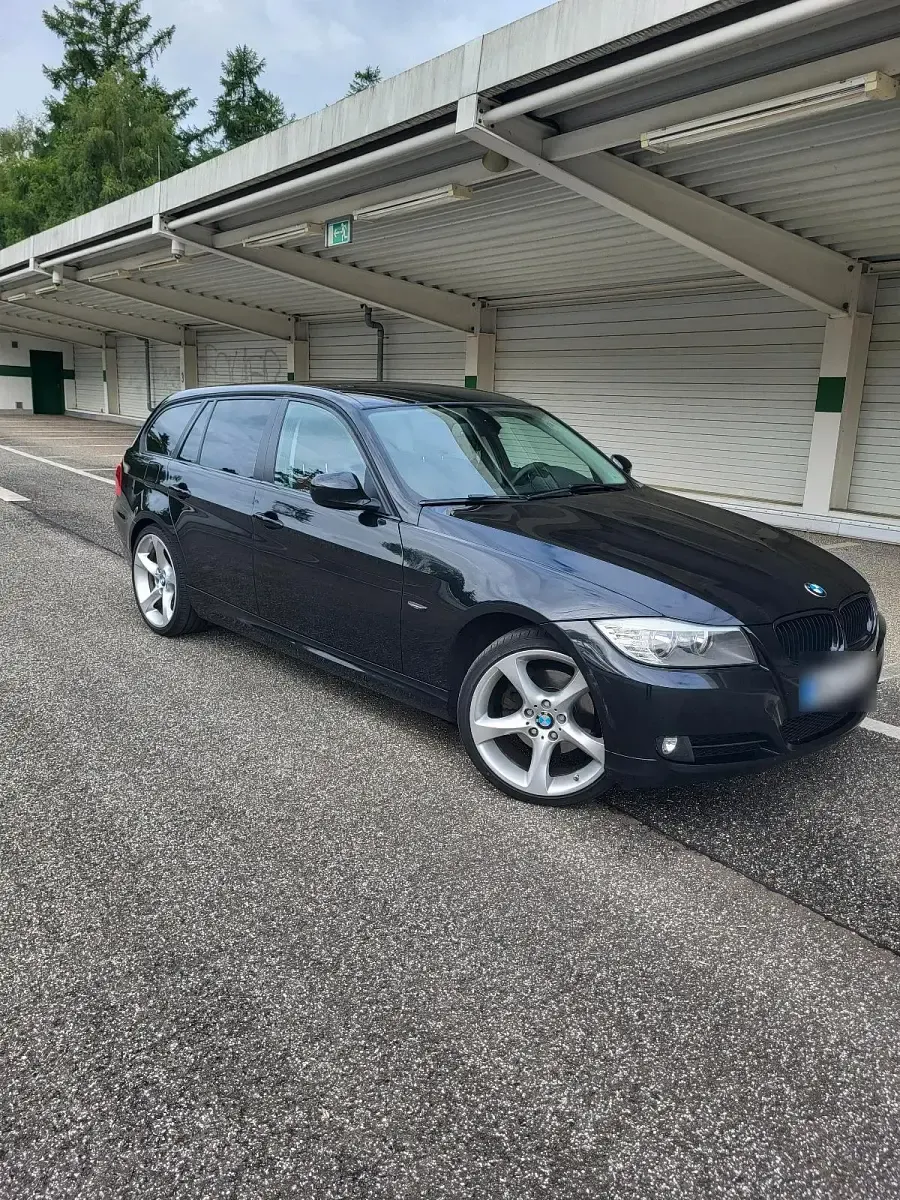 Gebraucht BMW 320 184 PS (135 kW) 2010 Schwarz Kombi
