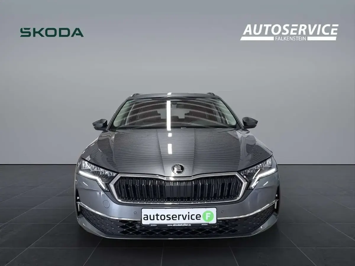 Neu Skoda Octavia 150 PS (110 kW) 2026 Graphitegrau metallic Kombi