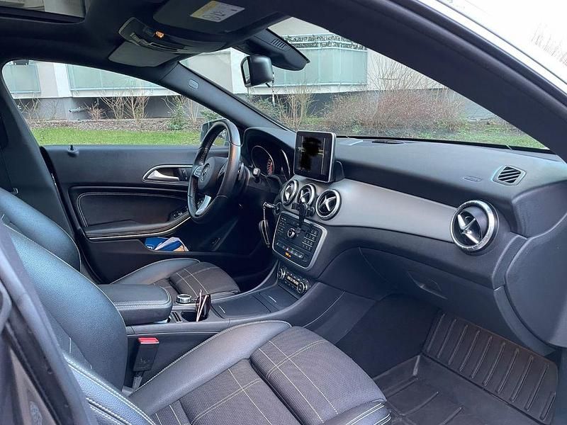 Gebraucht Mercedes CLA180 122 PS (89 kW) 2016 Grau Limousine