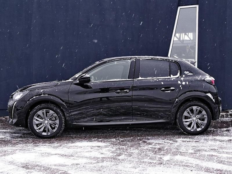Gebraucht Peugeot e-208 Allure+ 100 kW (136 PS) 2023 Schwarz Kleinwagen