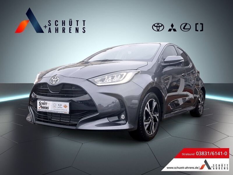 Marlingrau metallic Gebraucht 2024 Toyota Yaris Hybrid Team Limousine | 25.580 € (Fairer Preis) - Bild 1/4