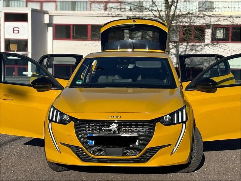 Gelb Gebraucht 2020 Peugeot 208 GT-line Kleinwagen | 15.000 € (Teuer) - Bild 1/4