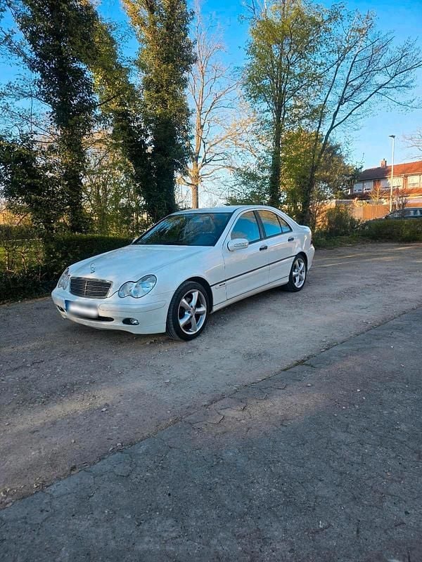 Gebraucht Mercedes C220 150 PS (110 kW) 2005 Weiß Limousine