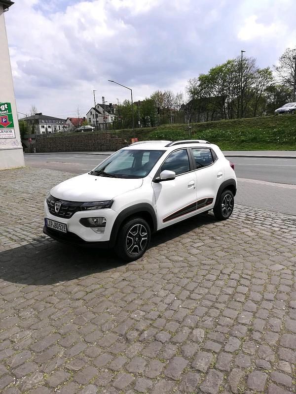 Weiß Gebraucht 2021 Dacia Spring Comfort Plus Kleinwagen | 8.700 € (Fairer Preis) - Bild 1/4