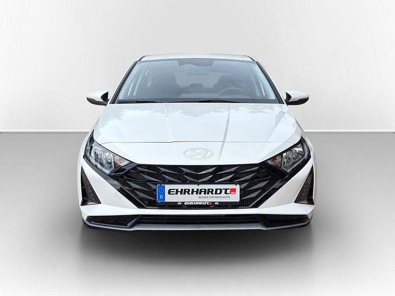 Neu Hyundai i20 Comfort 101 PS (74 kW) 2025 Atlas white / sol Kleinwagen