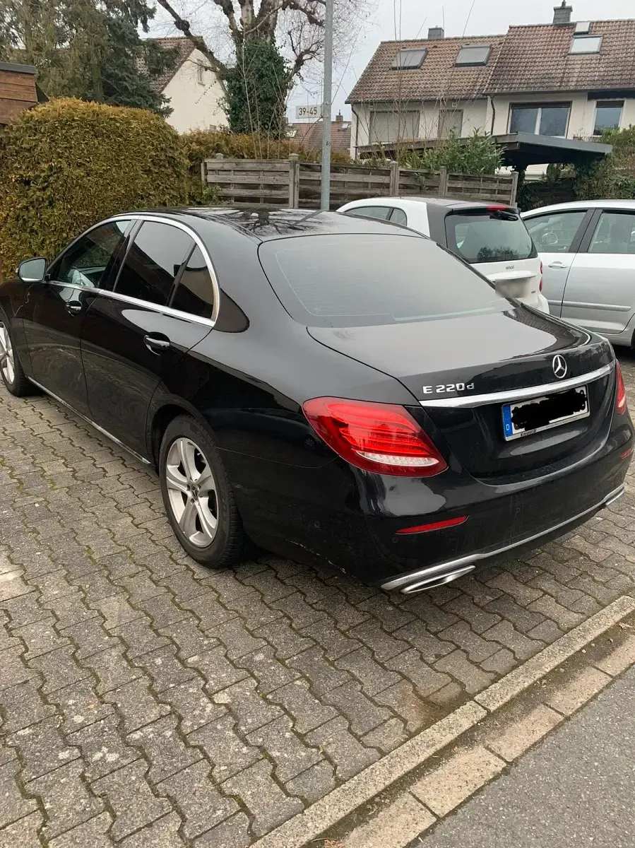 Gebraucht Mercedes E220 Avantgarde 196 PS (144 kW) 2018 Schwarz Limousine