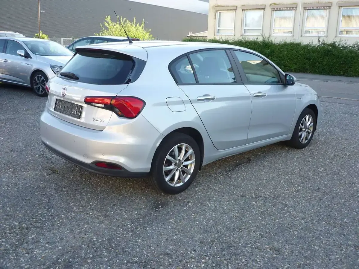 Gebraucht Fiat Tipo Easy 120 PS (88 kW) 2016 Graumetallic Kleinwagen