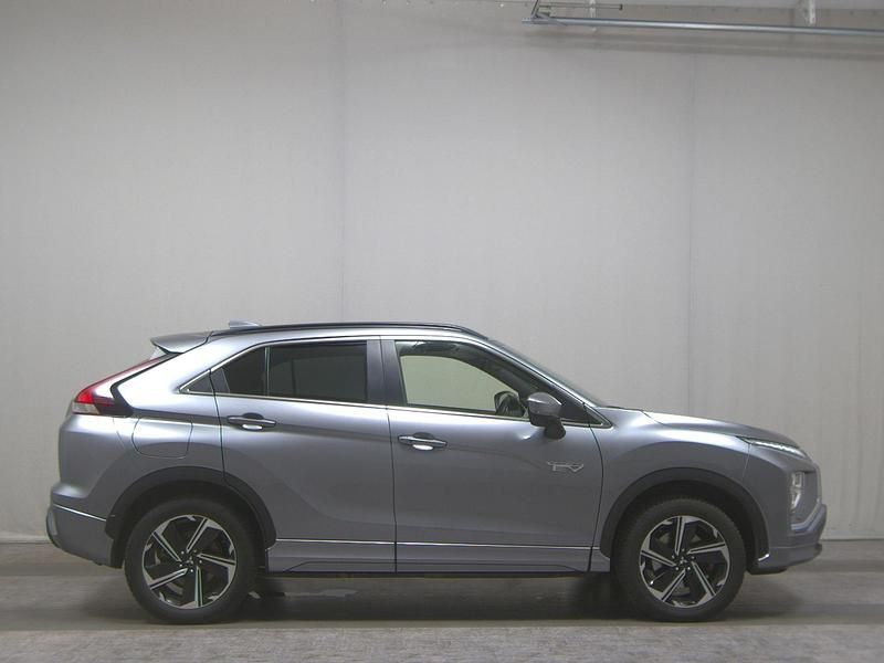 Platinum grau (metallic) Gebraucht 2023 Mitsubishi Eclipse SUV | 18.980 € - Bild 1/4