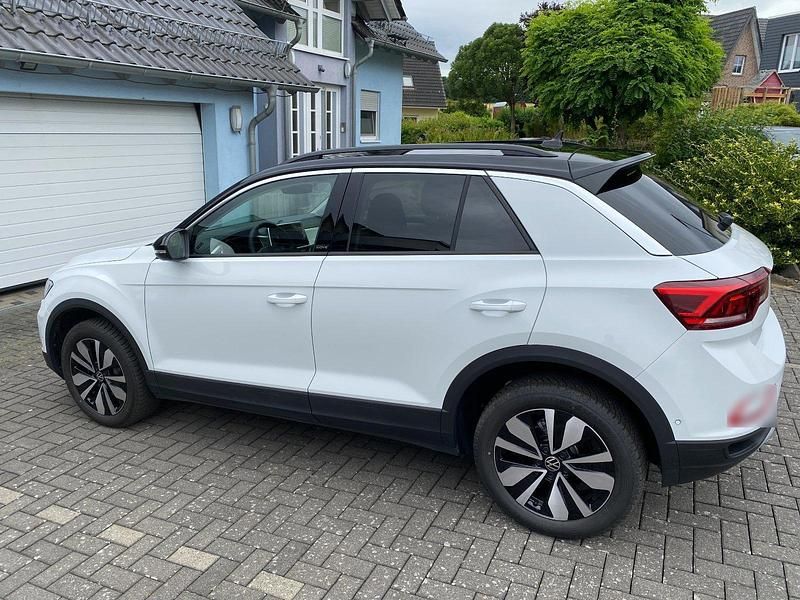 Gebraucht VW T-Roc Move 150 PS (110 kW) 2024 Weiß SUV