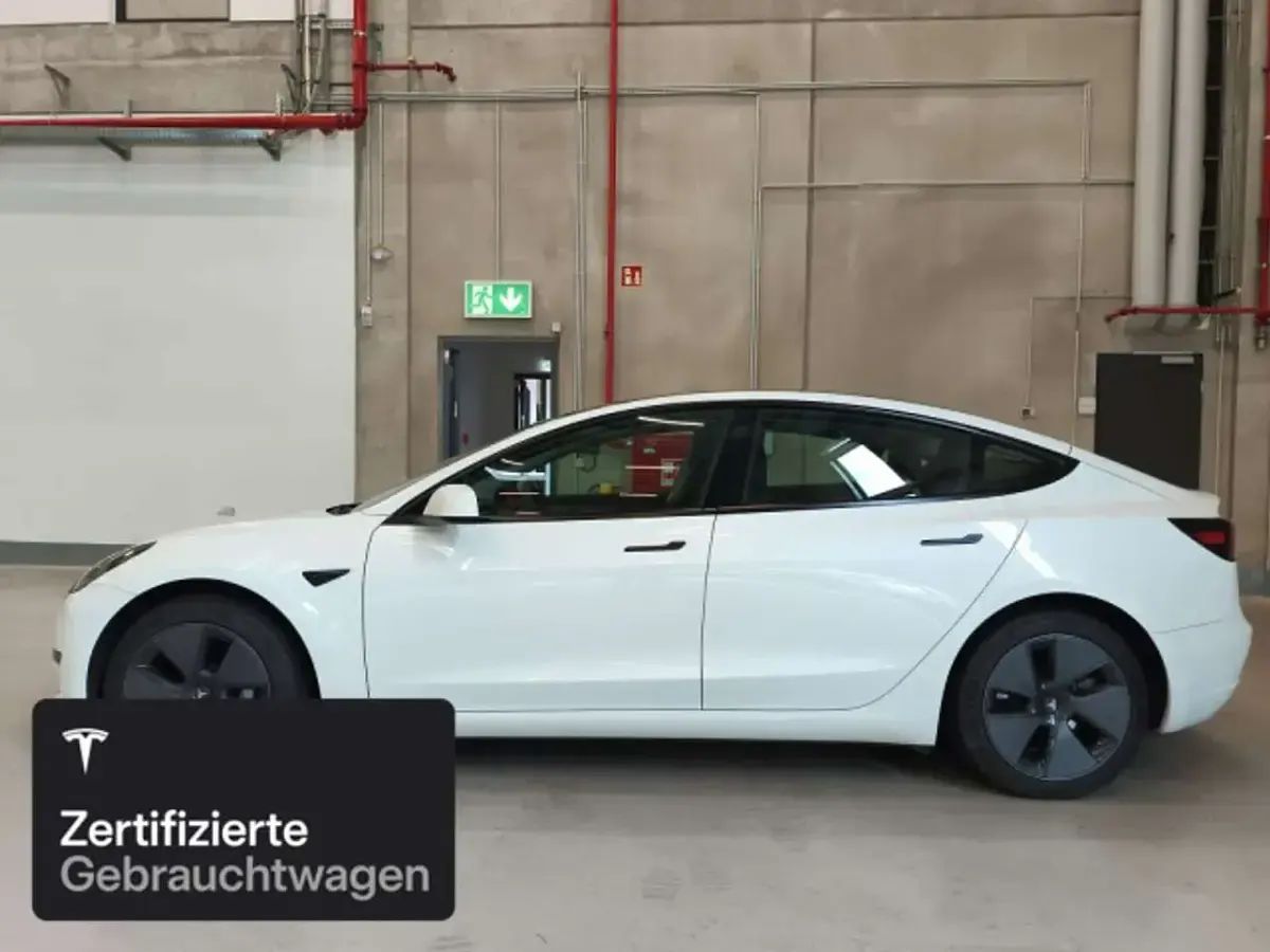 Gebraucht Tesla Model 3 RWD 283 kW (385 PS) 2023 Pearl white multicoat Limousine